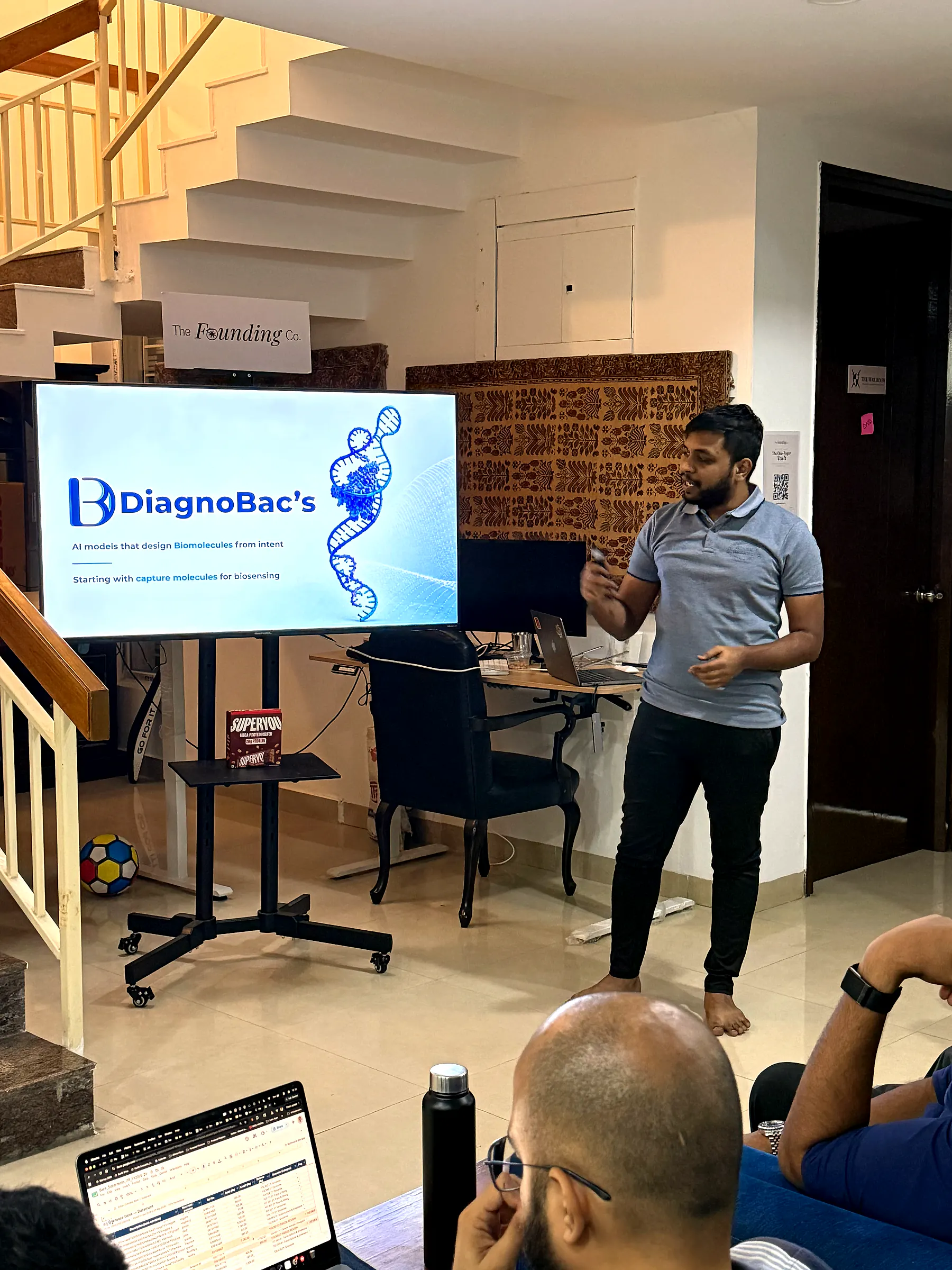 A founder presenting DiagnoBac’s in front of a screen